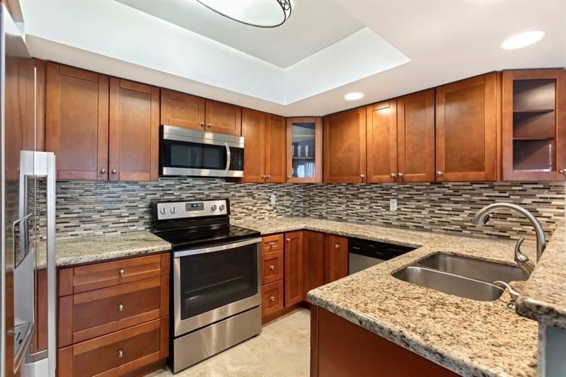 6010 S Falls Circle Drive, Unit 405, Lauderhill, FL 33319 Photo