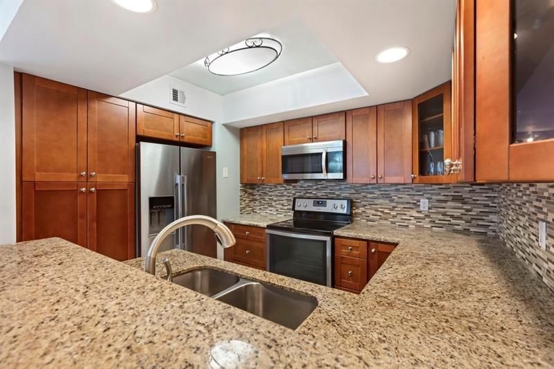 6010 S Falls Circle Drive, Unit 405, Lauderhill, FL 33319 Photo