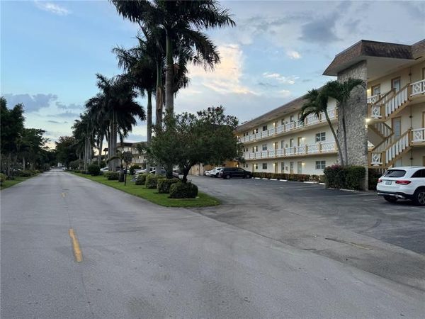 5111 W Oakland Park Boulevard, Unit 307, Lauderdale Lakes, FL 33313