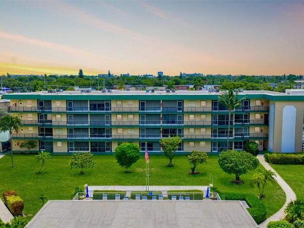 808 SE 7th Street, Unit 105-B, Deerfield Beach, FL 33441