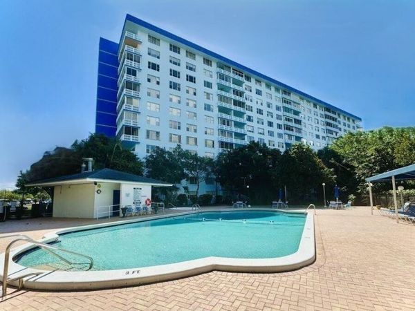 4001 Hillcrest Drive, Unit 407, Hollywood, FL 33021