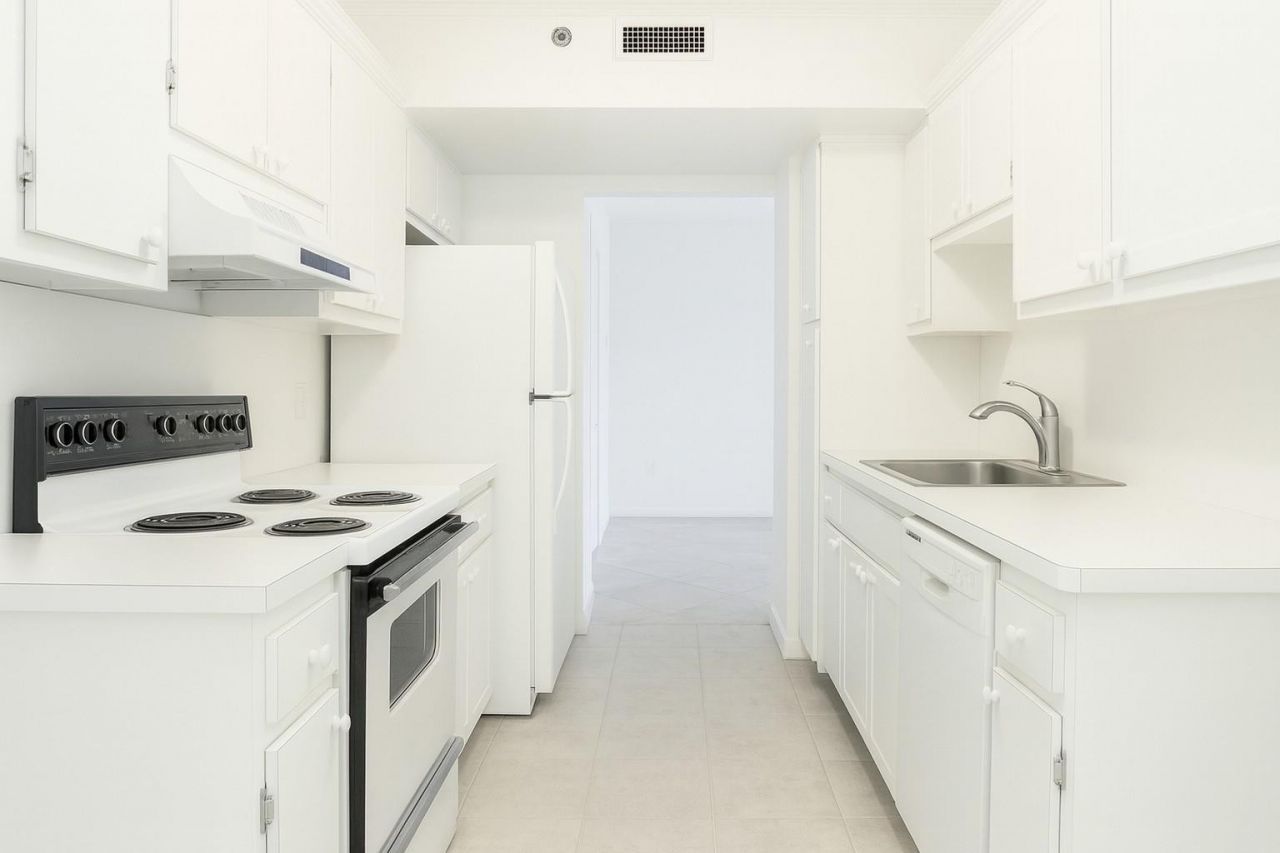 4001 Hillcrest Drive, Unit 407, Hollywood, FL 33021 Photo