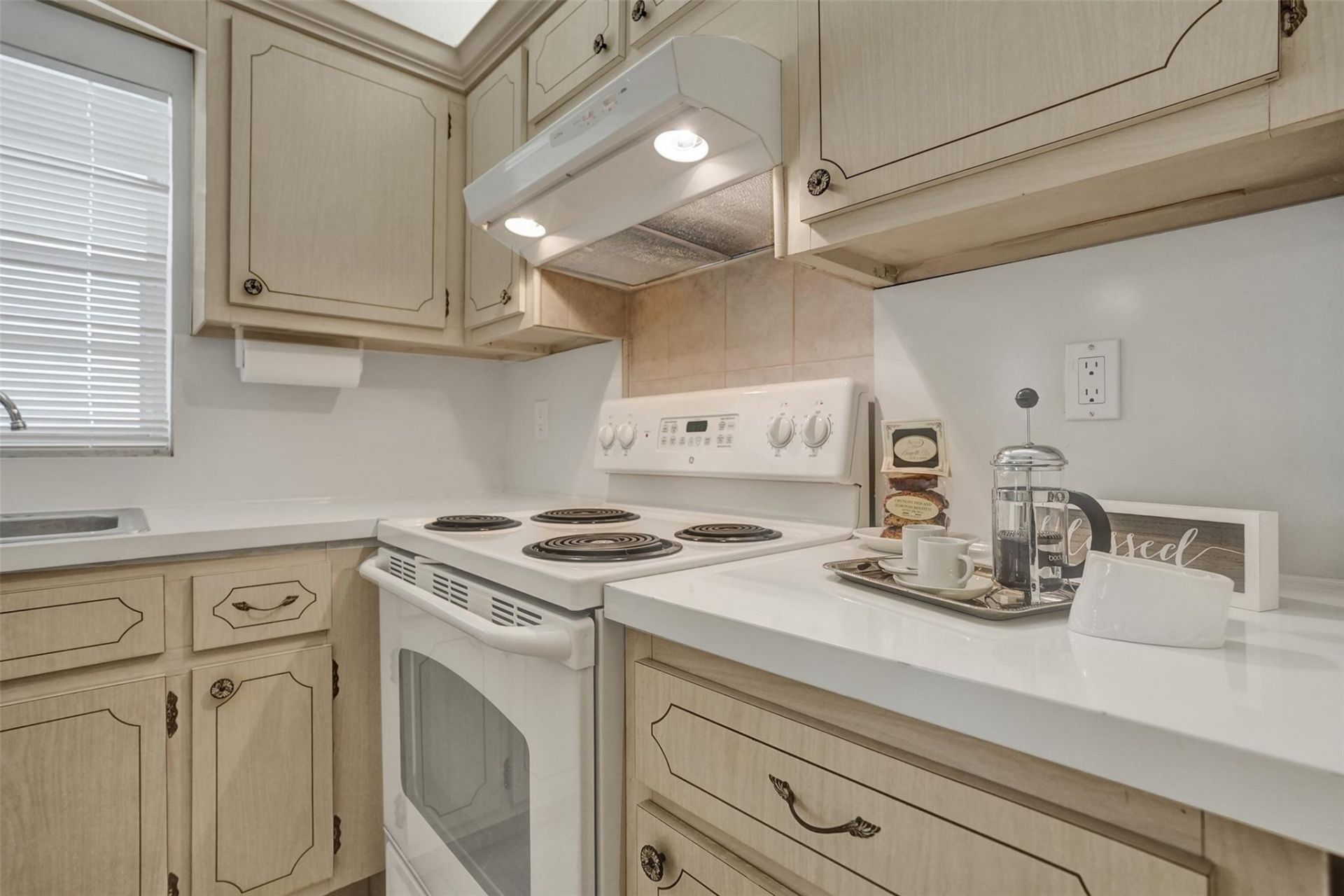 1300 N 12th Court, Unit 4B, Hollywood, FL 33019 Photo