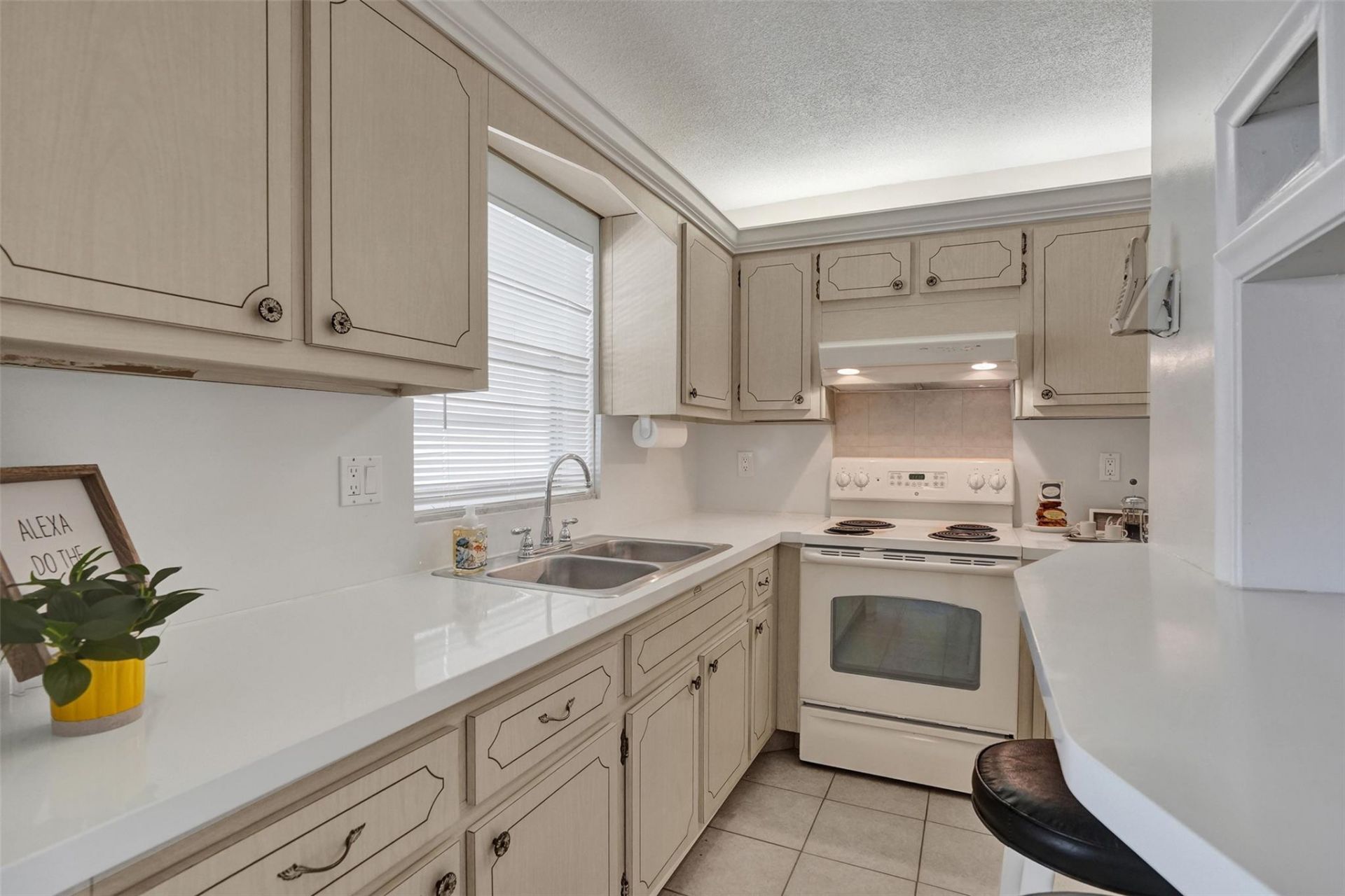 1300 N 12th Court, Unit 4B, Hollywood, FL 33019 Photo