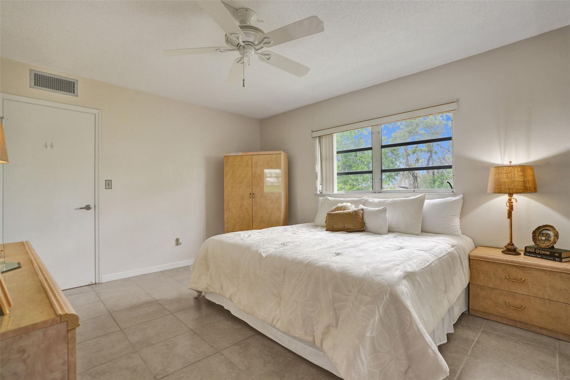 1300 N 12th Court, Unit 4B, Hollywood, FL 33019 Photo