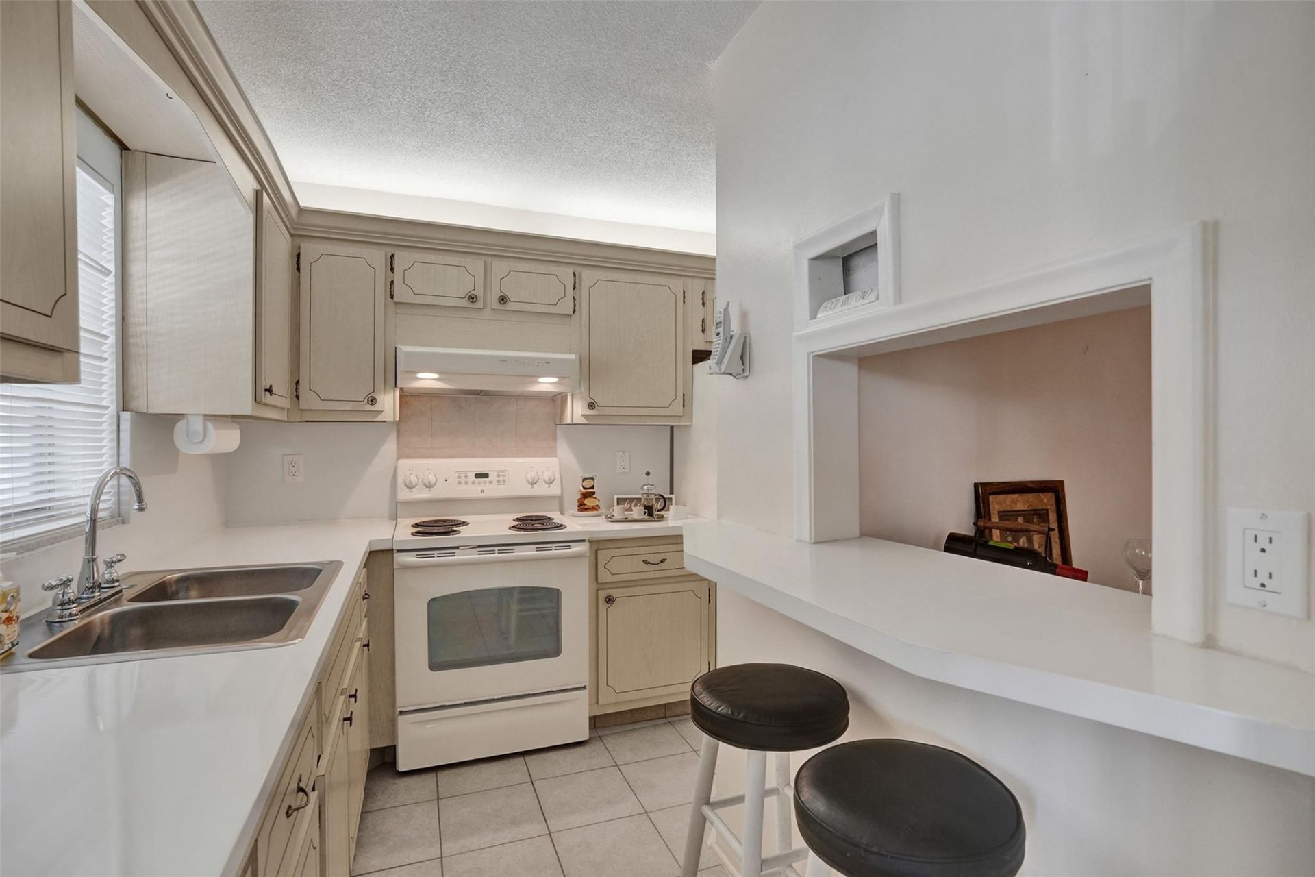 1300 N 12th Court, Unit 4B, Hollywood, FL 33019 Photo