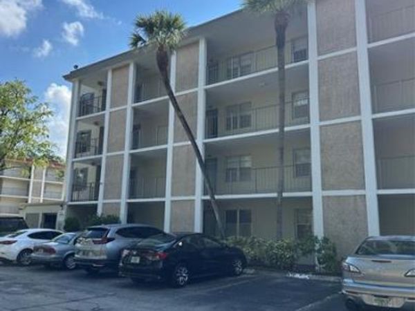 2998 NW 48th Ter, Unit 327, Lauderdale Lakes, FL 33313