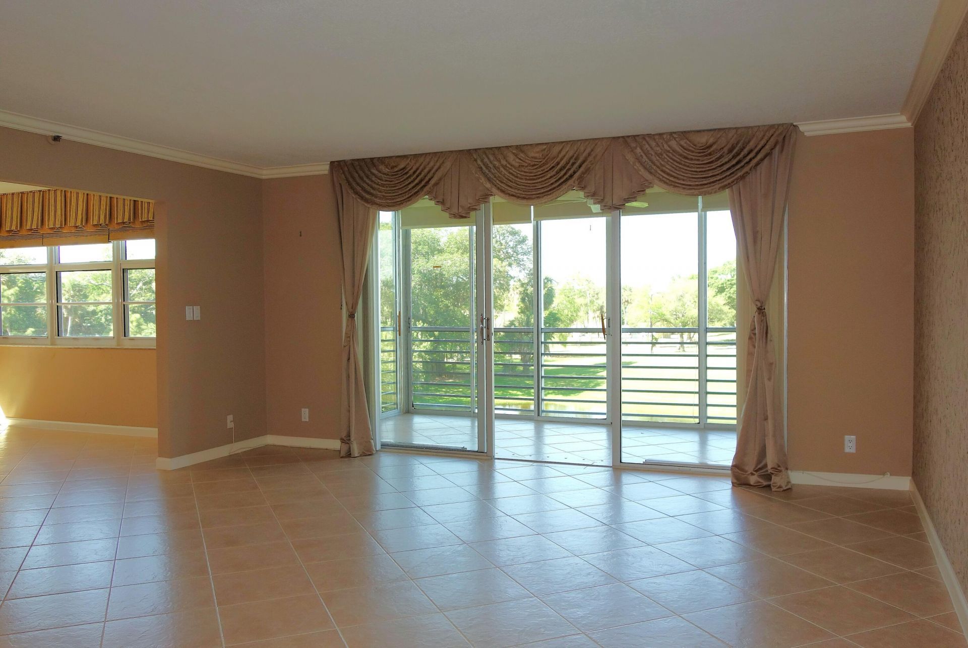 3507 Oaks Way, Unit 307, Pompano Beach, FL 33069 Photo