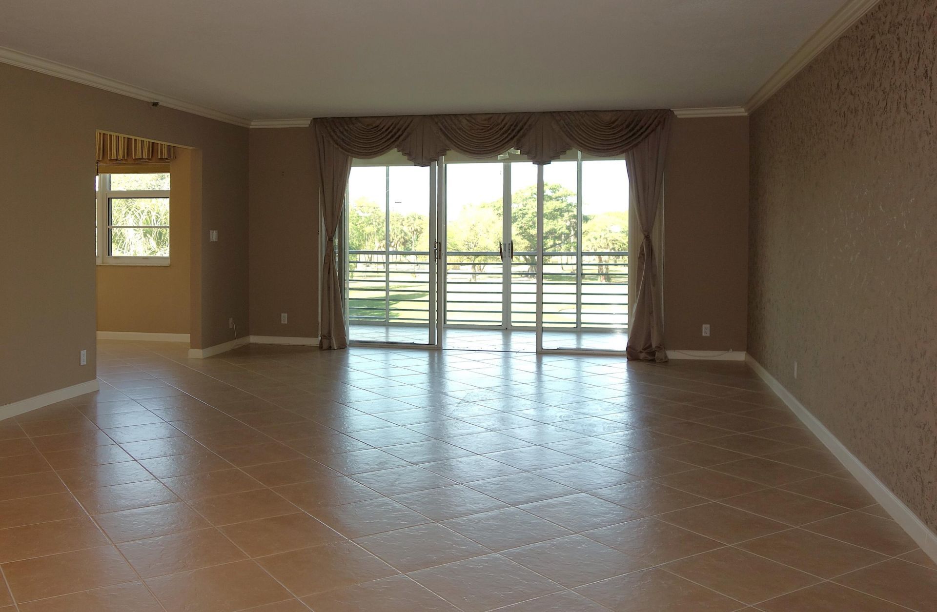 3507 Oaks Way, Unit 307, Pompano Beach, FL 33069 Photo