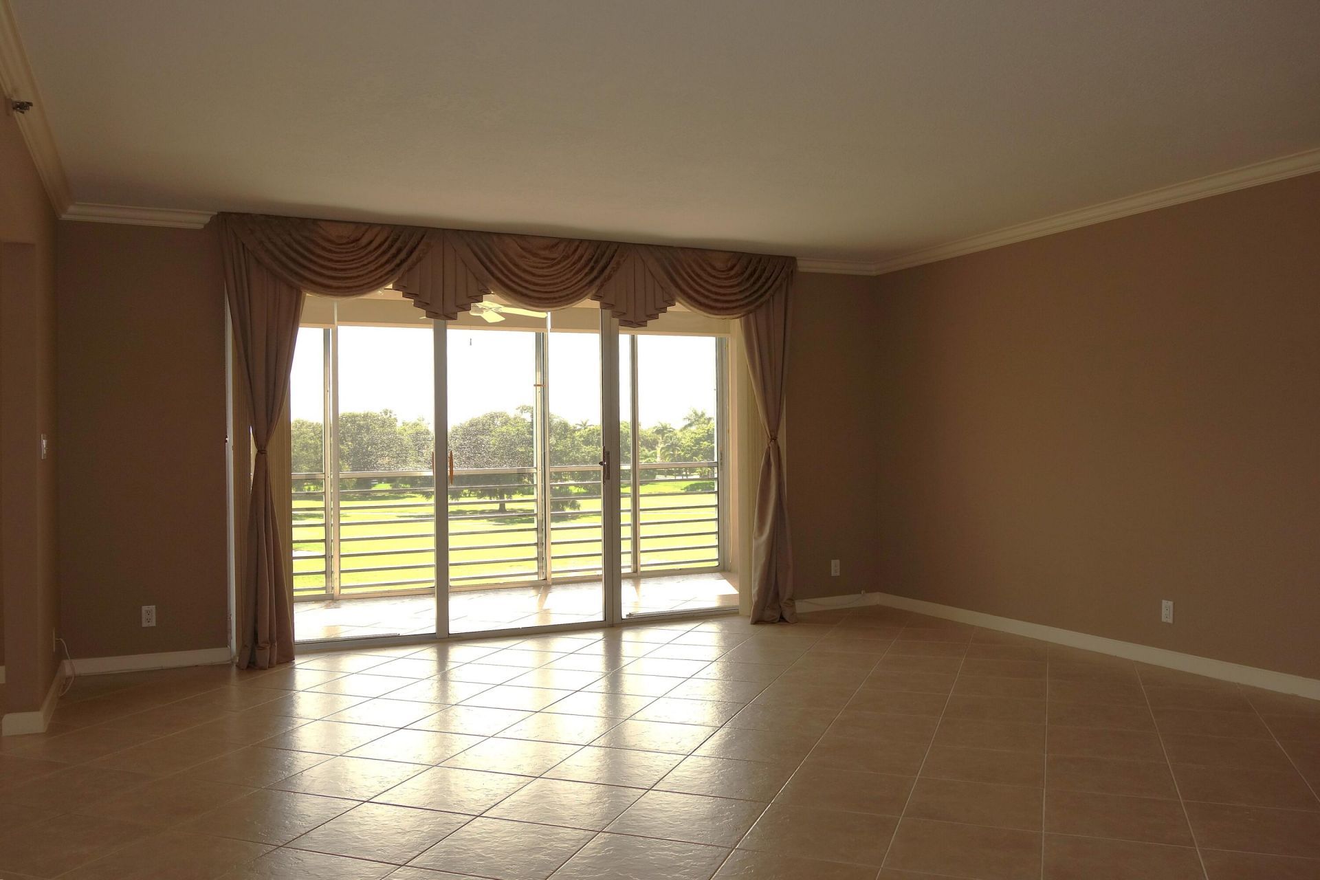 3507 Oaks Way, Unit 307, Pompano Beach, FL 33069 Photo