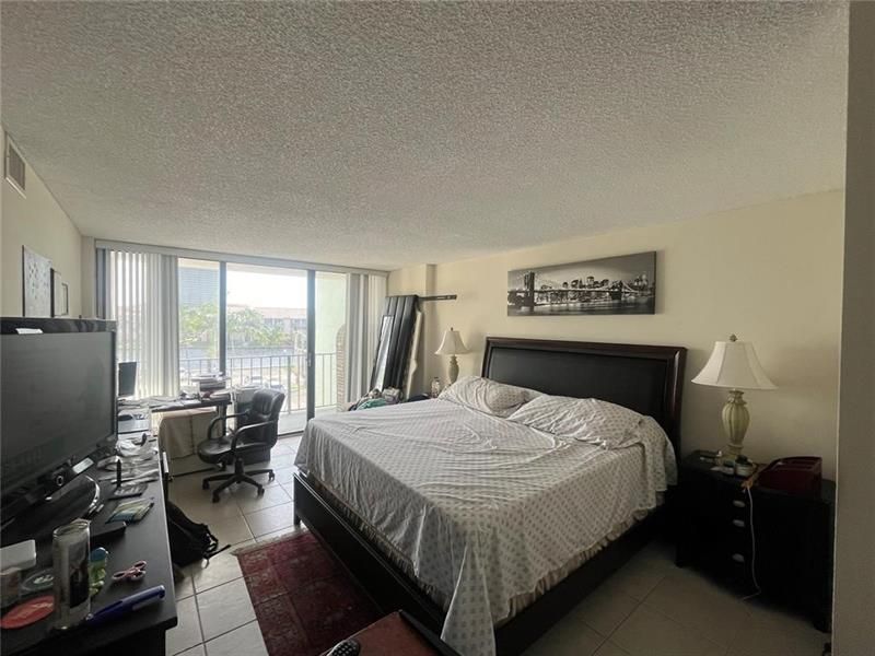 200 Leslie Drive, Unit 324, Hallandale Beach, FL 33009 Photo