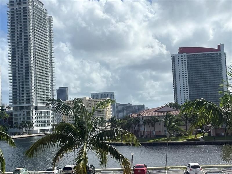 200 Leslie Drive, Unit 324, Hallandale Beach, FL 33009 Photo
