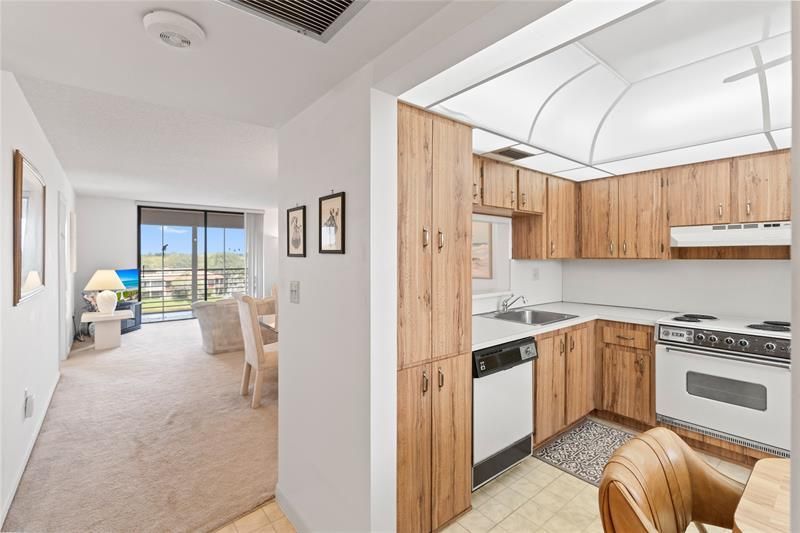 900 Colony Point Circle, Unit 511, Pembroke Pines, FL 33026 Photo