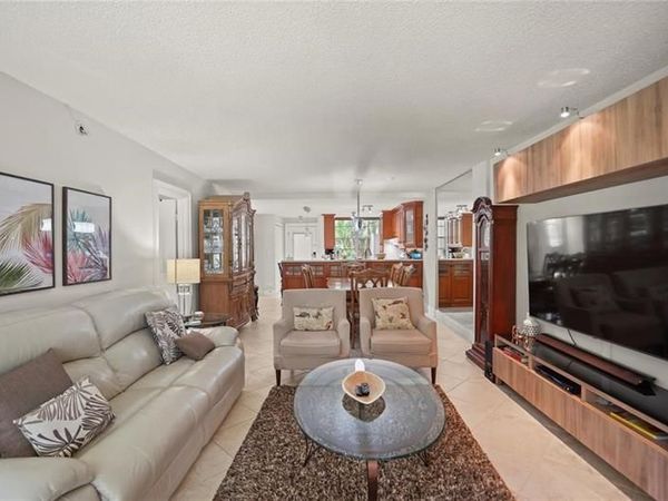 2998 NW 48th Terr, Unit 220, Lauderdale Lakes, FL 33313