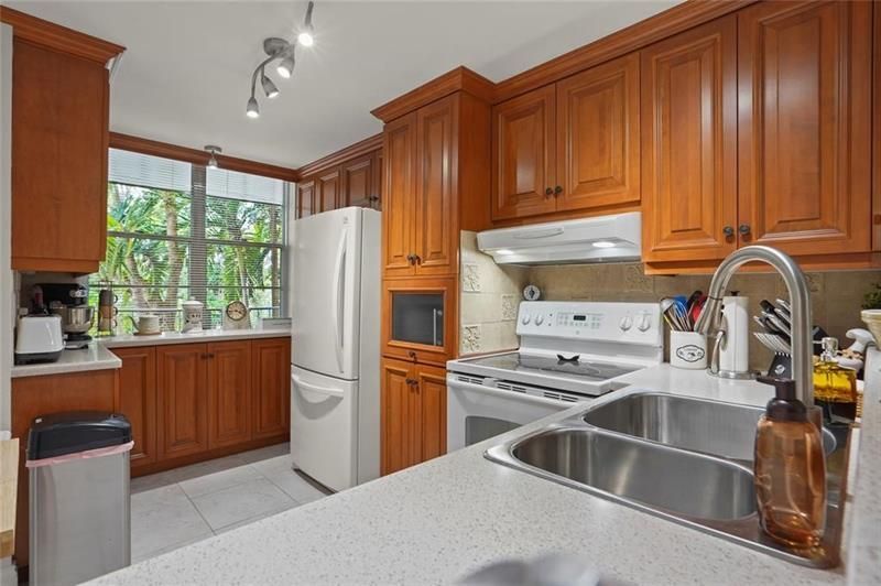 2998 NW 48th Terrace, Unit 220, Lauderdale Lakes, FL 33313 Photo