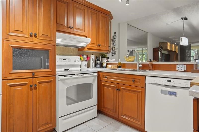 2998 NW 48th Terrace, Unit 220, Lauderdale Lakes, FL 33313 Photo