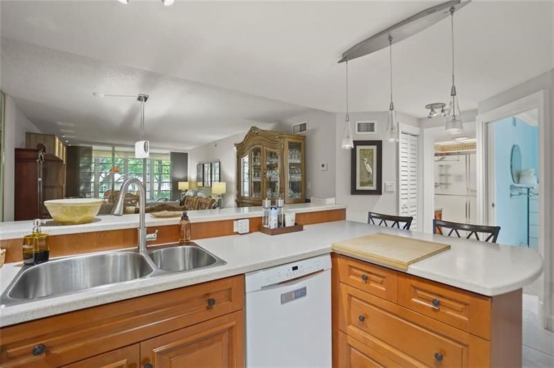 2998 NW 48th Terrace, Unit 220, Lauderdale Lakes, FL 33313 Photo