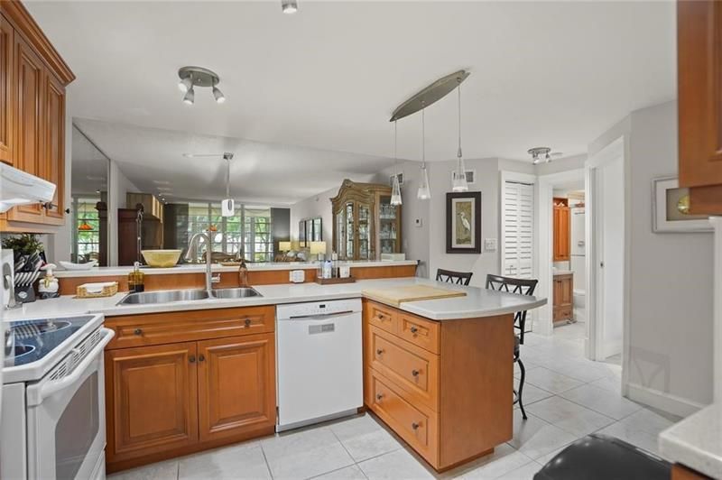 2998 NW 48th Terrace, Unit 220, Lauderdale Lakes, FL 33313 Photo