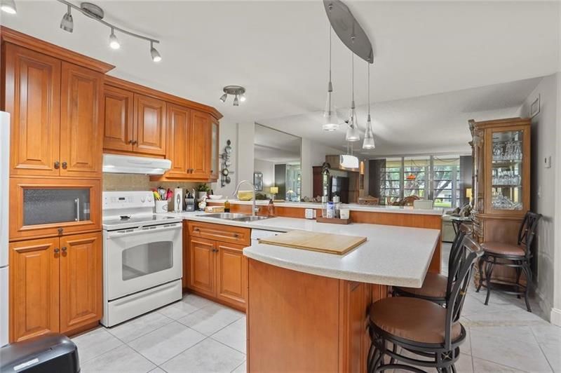 2998 NW 48th Terrace, Unit 220, Lauderdale Lakes, FL 33313 Photo