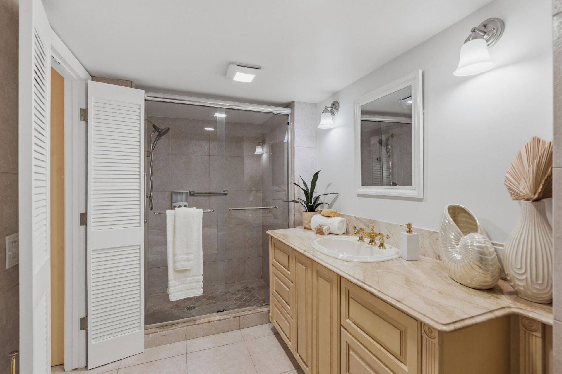 4900 N Ocean Boulevard, Unit 317, Lauderdale by the Sea, FL 33308 Photo