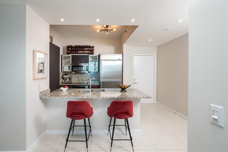 950 Brickell Bay Dr, Unit 5205, Miami, FL 33131 Photo