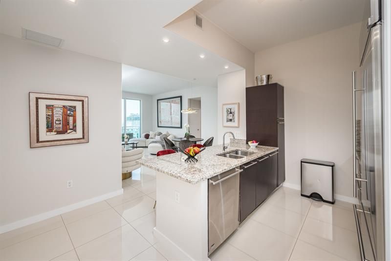 950 Brickell Bay Dr, Unit 5205, Miami, FL 33131 Photo