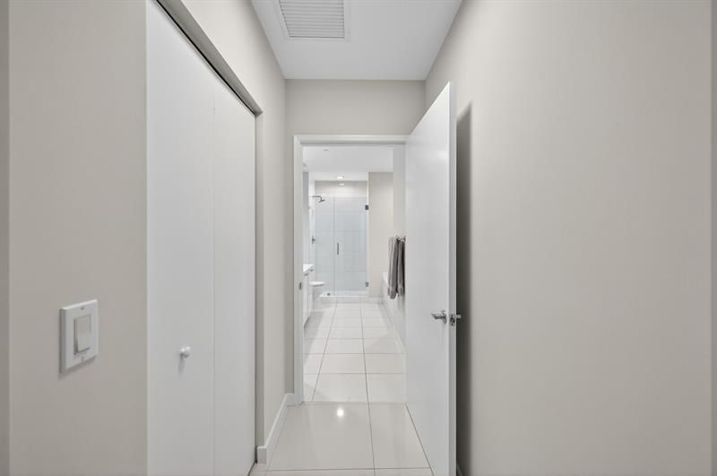 950 Brickell Bay Dr, Unit 5205, Miami, FL 33131 Photo