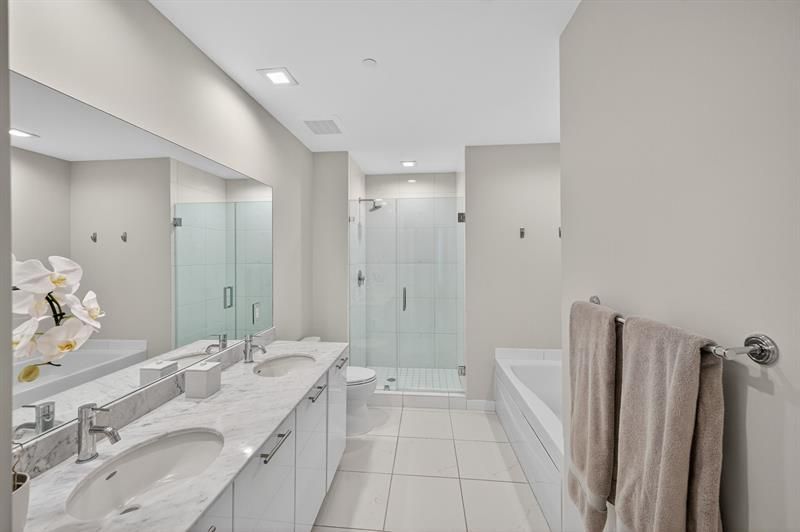 950 Brickell Bay Dr, Unit 5205, Miami, FL 33131 Photo