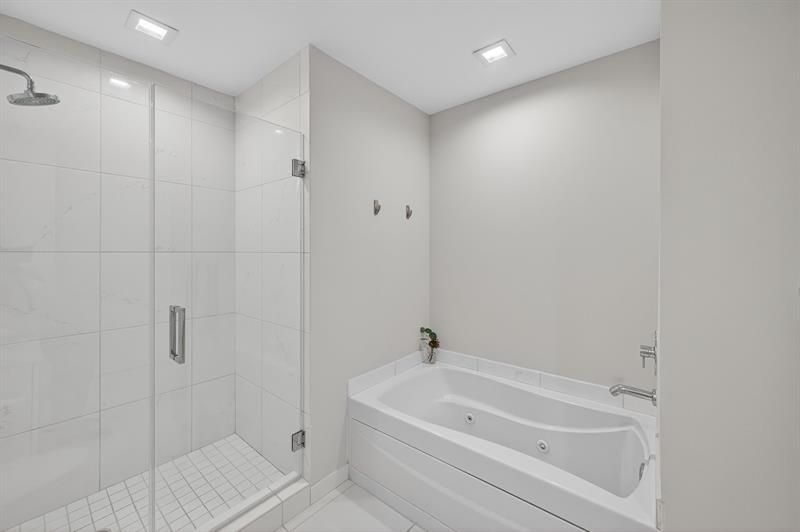 950 Brickell Bay Dr, Unit 5205, Miami, FL 33131 Photo