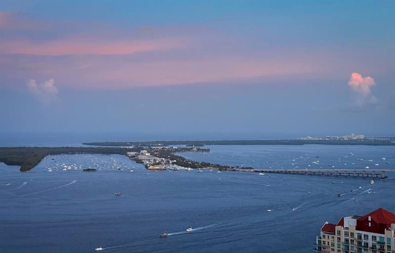 950 Brickell Bay Dr, Unit 5205, Miami, FL 33131 Photo