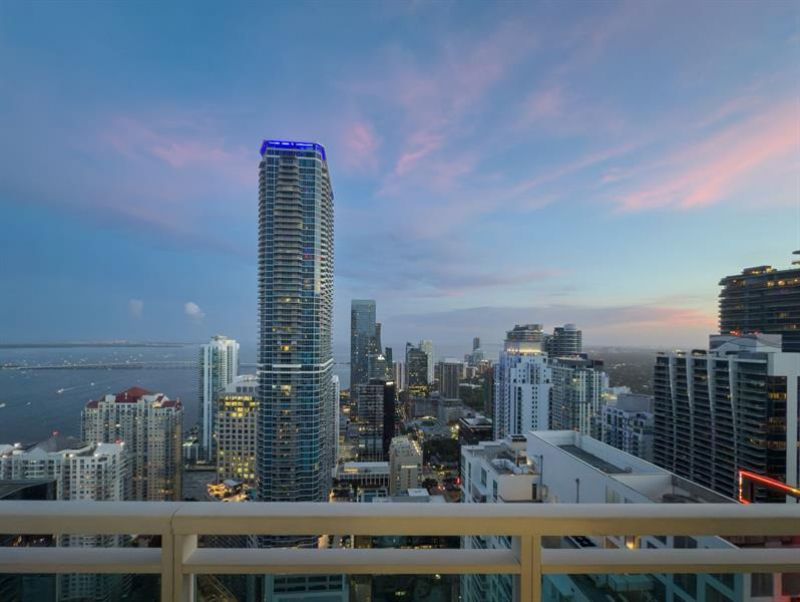950 Brickell Bay Dr, Unit 5205, Miami, FL 33131 Photo