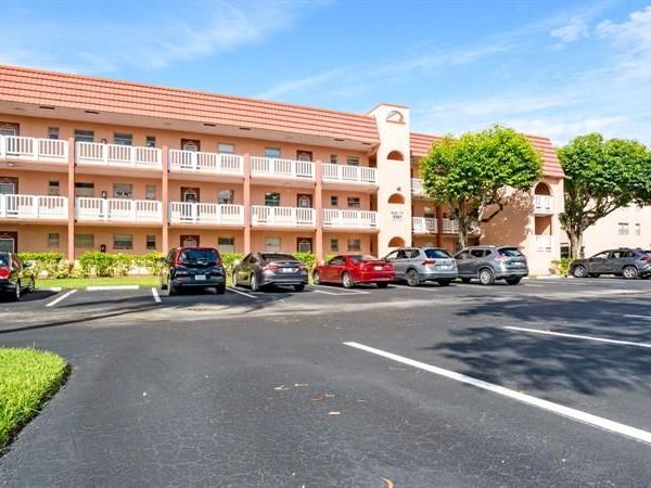 9581 Sunrise Lakes Boulevard, Unit 309, Sunrise, FL 33322