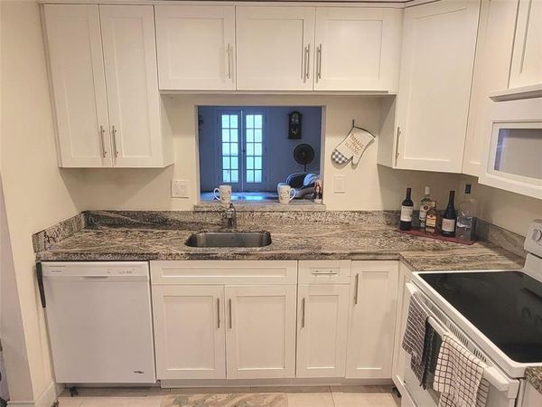 2800 Somerset, Unit 312, Lauderdale Lakes, FL 33311