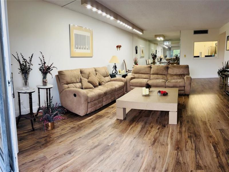 800 NE 195th Street, Unit 307, Miami, FL 33179 Photo