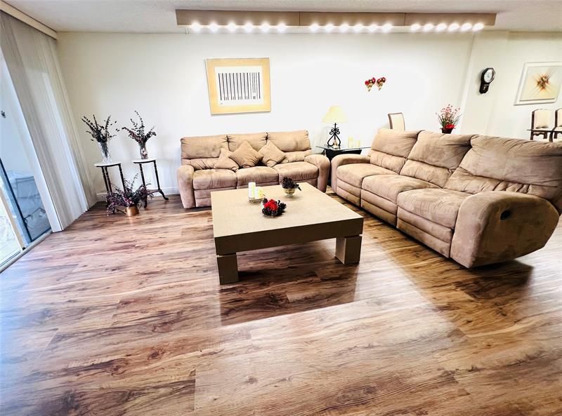 800 NE 195th Street, Unit 307, Miami, FL 33179 Photo