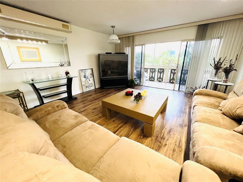 800 NE 195th Street, Unit 307, Miami, FL 33179 Photo