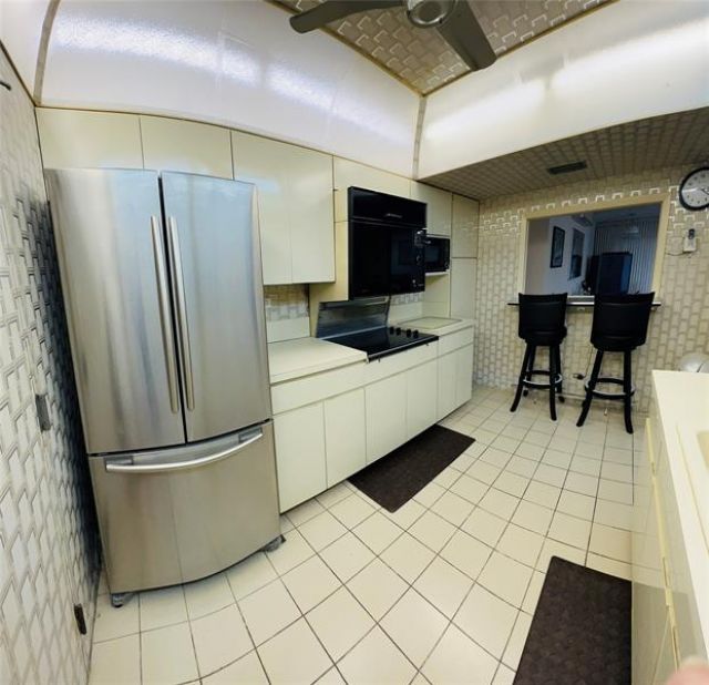 800 NE 195th Street, Unit 307, Miami, FL 33179 Photo