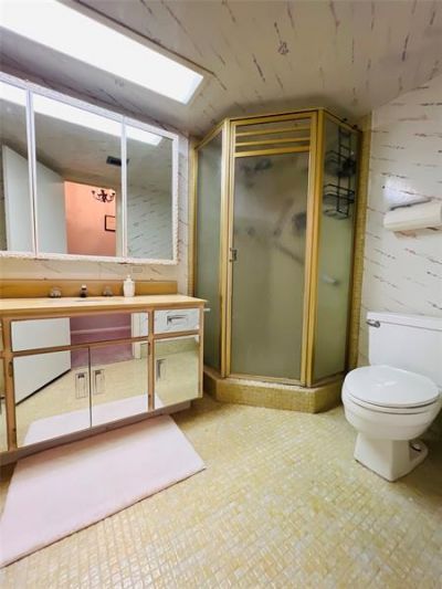 800 NE 195th Street, Unit 307, Miami, FL 33179 Photo