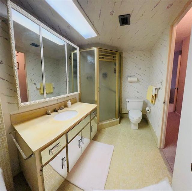 800 NE 195th Street, Unit 307, Miami, FL 33179 Photo