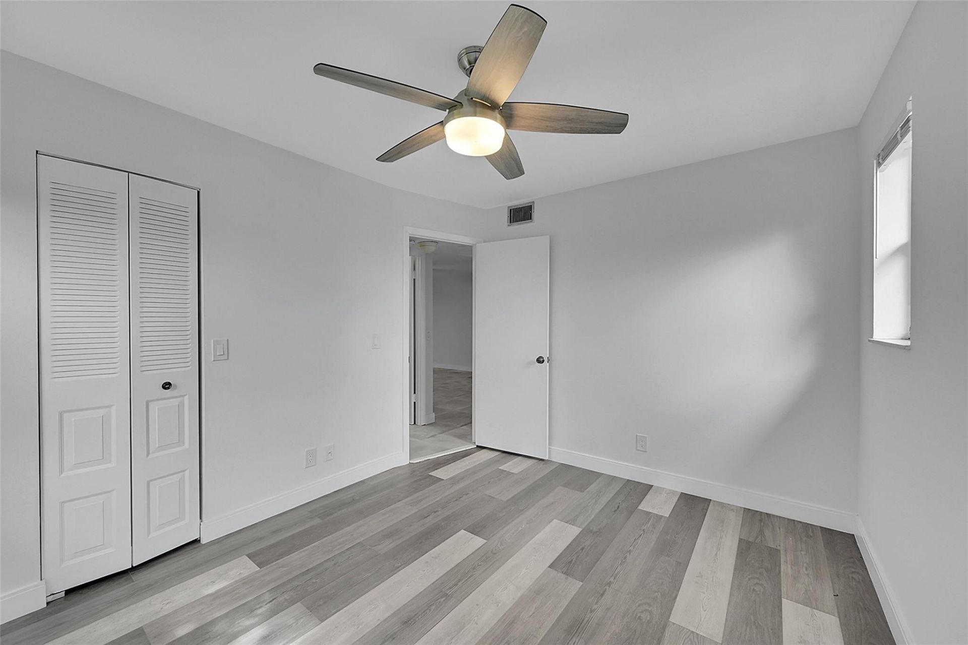 9761 Sunrise Lakes Boulevard, Unit 301, Sunrise, FL 33322 Photo