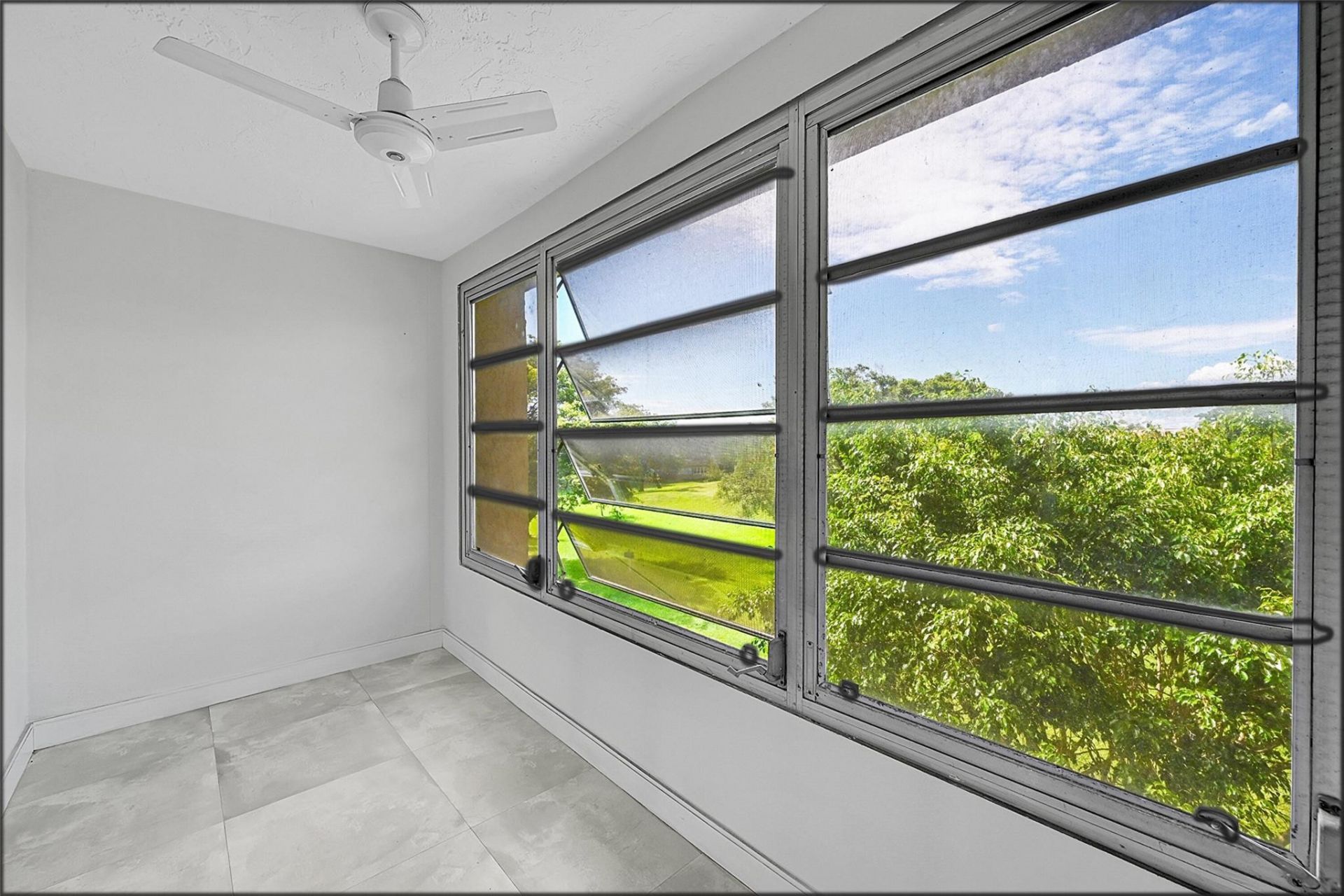 9761 Sunrise Lakes Boulevard, Unit 301, Sunrise, FL 33322 Photo