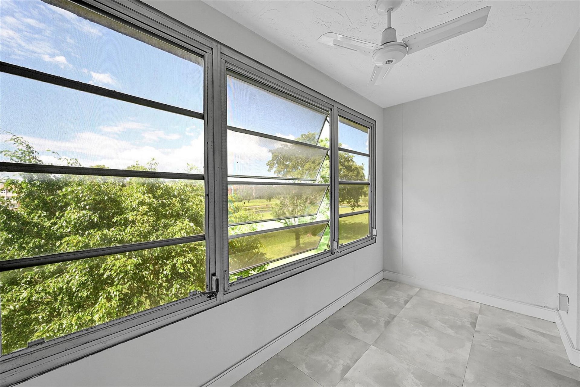 9761 Sunrise Lakes Boulevard, Unit 301, Sunrise, FL 33322 Photo