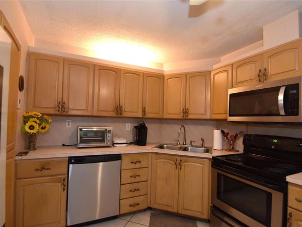 2175 NE 56th St, Unit 208, Fort Lauderdale, FL 33308