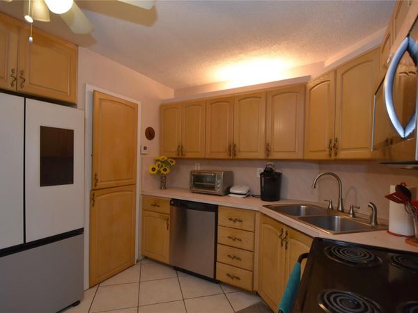 2175 NE 56th Street, Unit 208, Fort Lauderdale, FL 33308