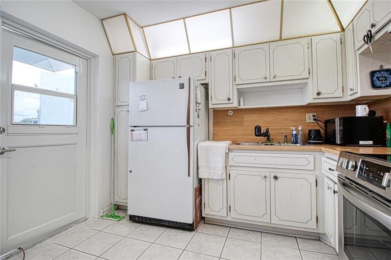 2300 Park Lane, Unit 311, Hollywood, FL 33021 Photo