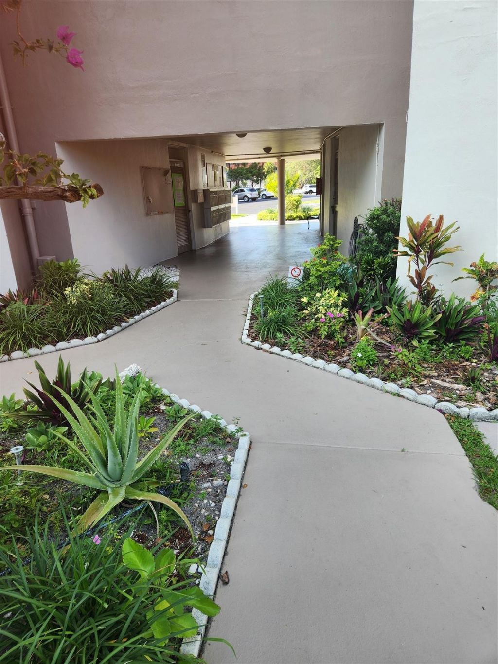 2801 47 Terrace, Unit 403B, Lauderdale Lakes, FL 33313 Photo