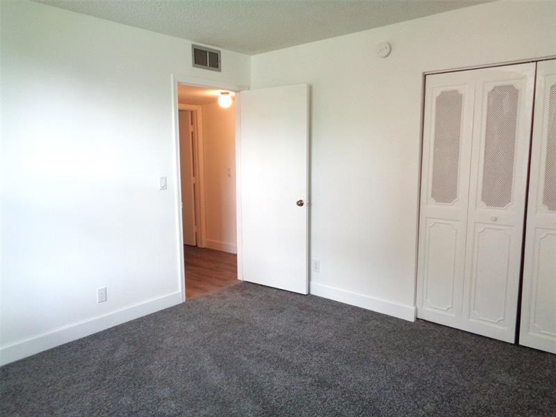 7320 Lake Circle Dr, Unit 101, Margate, FL 33063 Photo