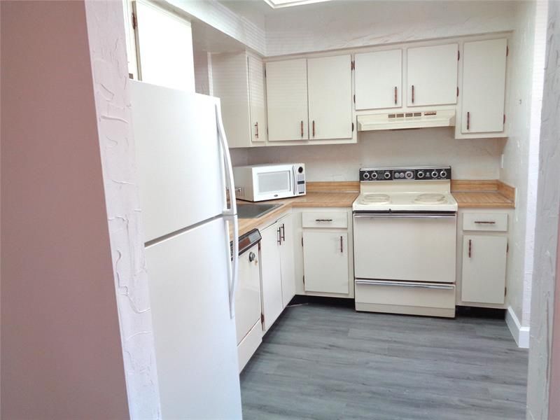 7320 Lake Circle Dr, Unit 101, Margate, FL 33063 Photo