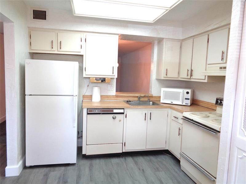 7320 Lake Circle Dr, Unit 101, Margate, FL 33063 Photo