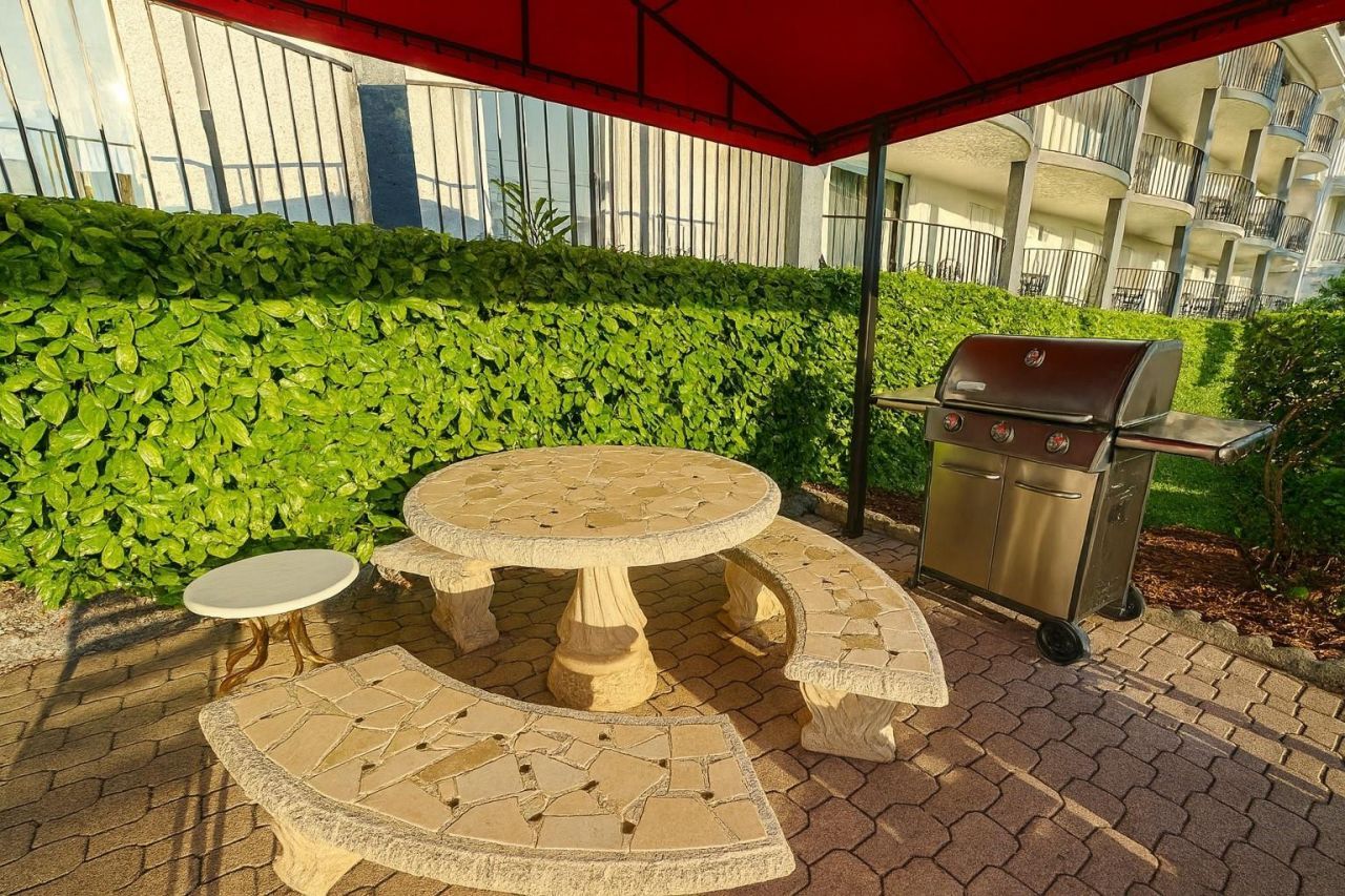 4013 N Ocean Drive, Unit 301, Fort Lauderdale, FL 33308 Photo